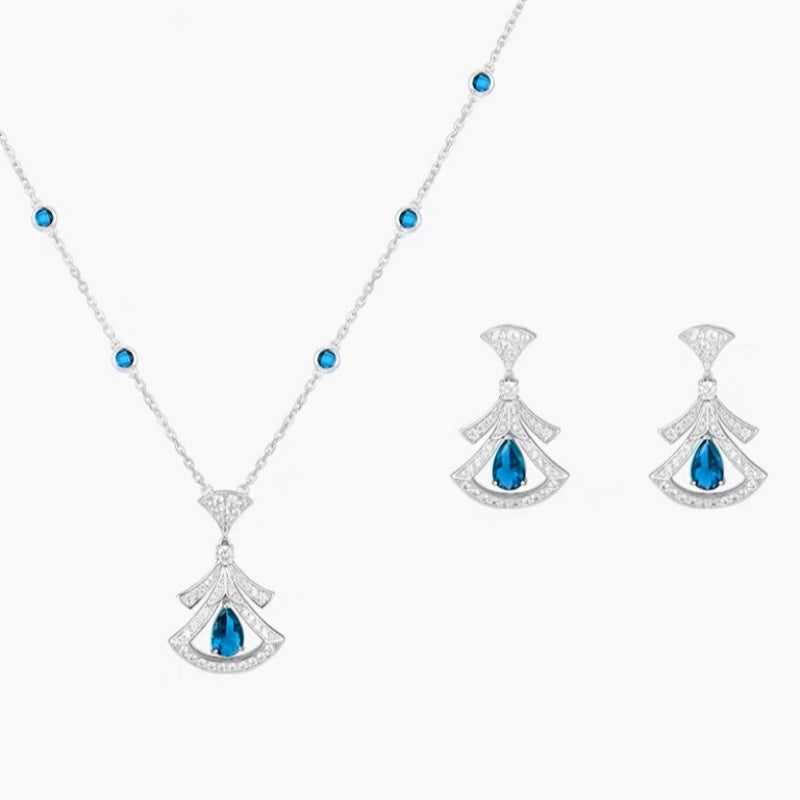 Emerald fan-shaped mini skirt earrings exude a luxurious and sophisticated feel, with classic and elegant style.