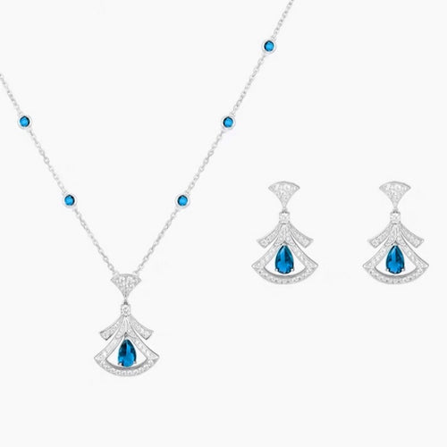 Emerald fan-shaped mini skirt earrings exude a luxurious and sophisticated feel, with classic and elegant style.