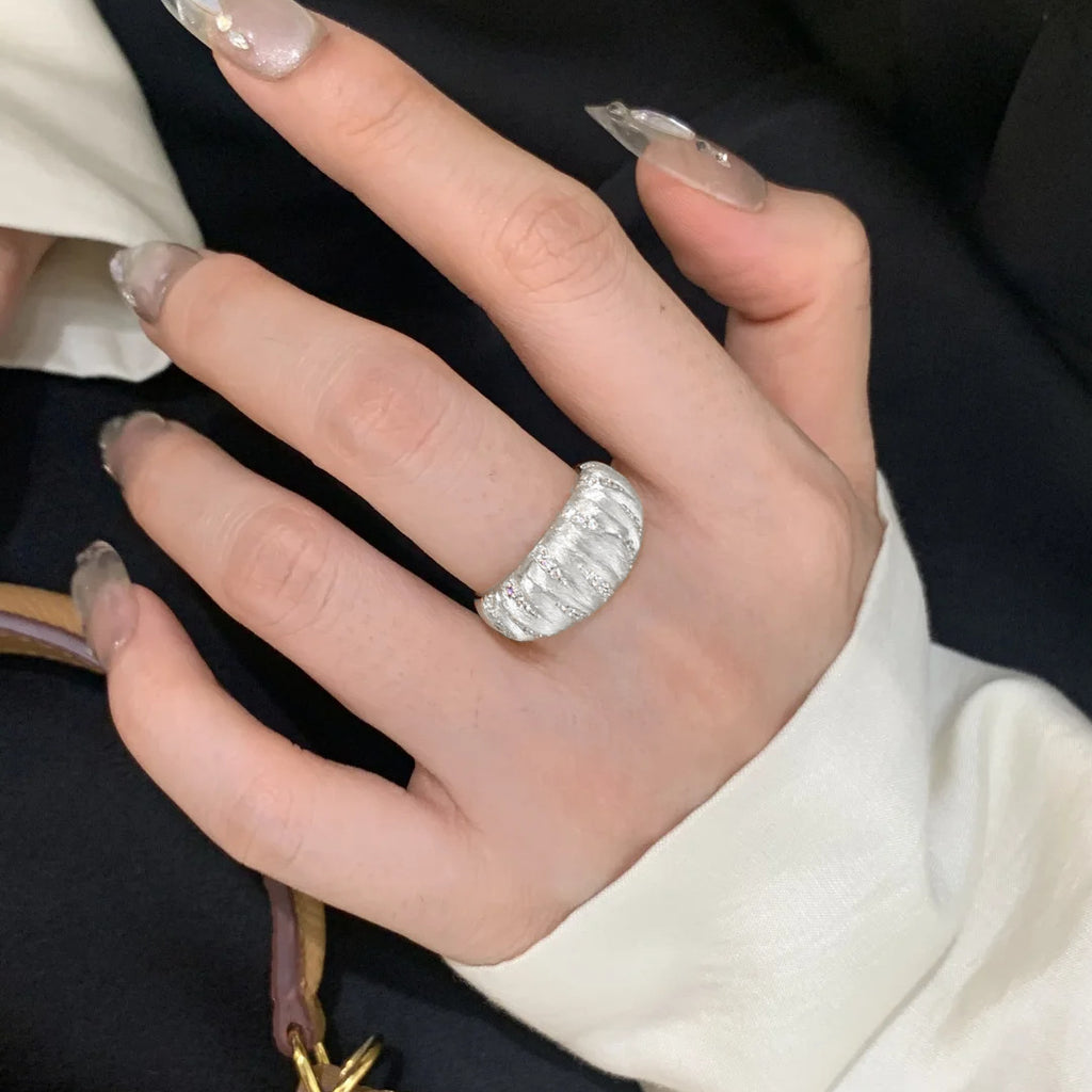 Super sparkly vintage-style 3D gold pumpkin ring, French retro high-end handmade brushed women's ring, niche and sophisticated.