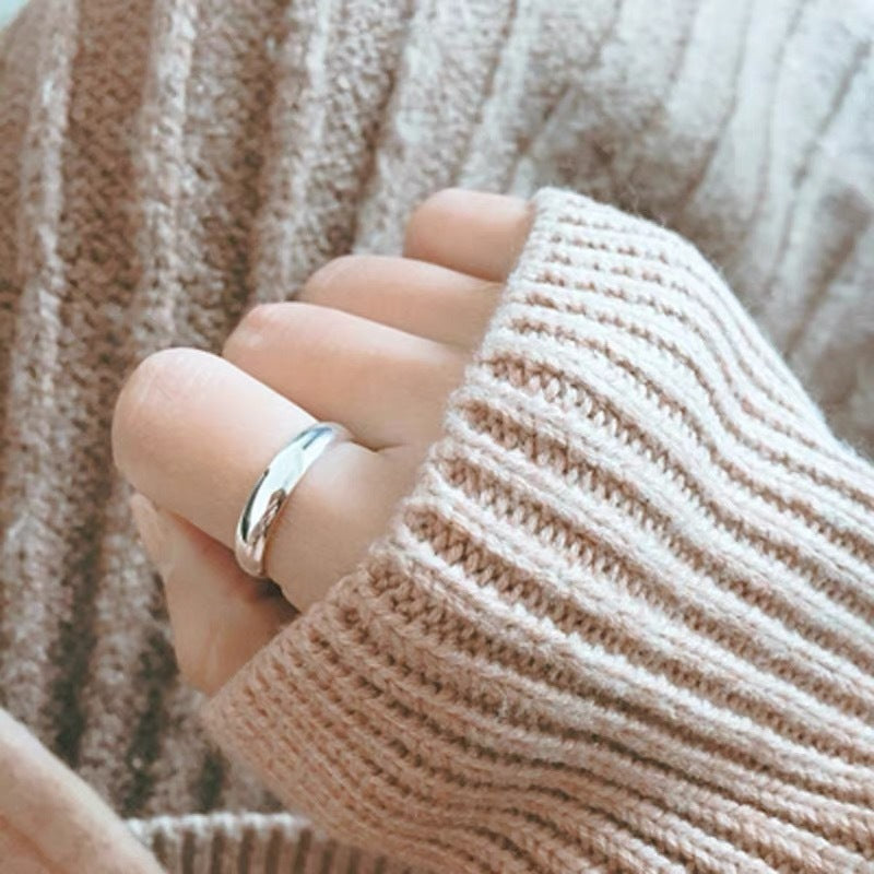 Silver-plated plain band, stylish couple rings, simple and versatile pinky rings.