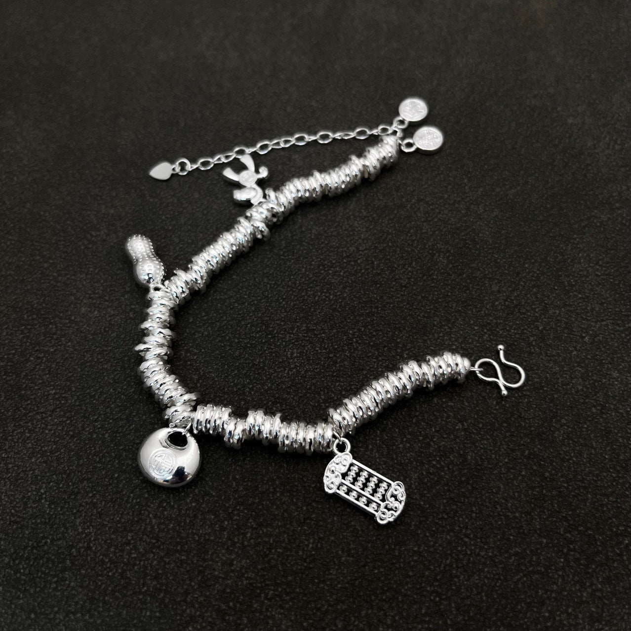 Stylish new Chinese style gourd-shaped bracelet with small silver pieces, plated with silver, featuring a unique design and auspicious symbolism.