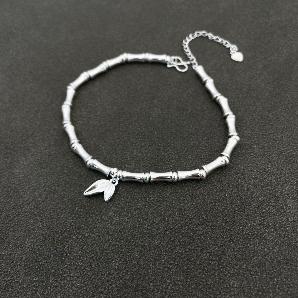 Traditional silver-plated bamboo bracelet with bamboo motifs, symbolizing peace and prosperity, and a string of bamboo leaves representing continuous advancement – a niche women's bracelet.