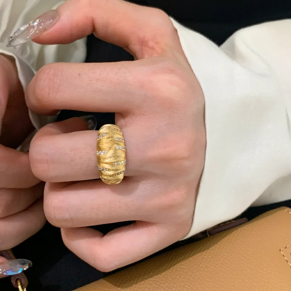 Super sparkly vintage-style 3D gold pumpkin ring, French retro high-end handmade brushed women's ring, niche and sophisticated.